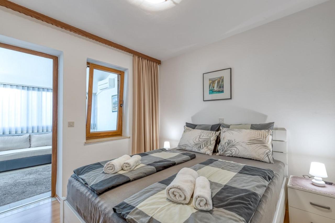 Apartment Lucijan ポレッチ エクステリア 写真