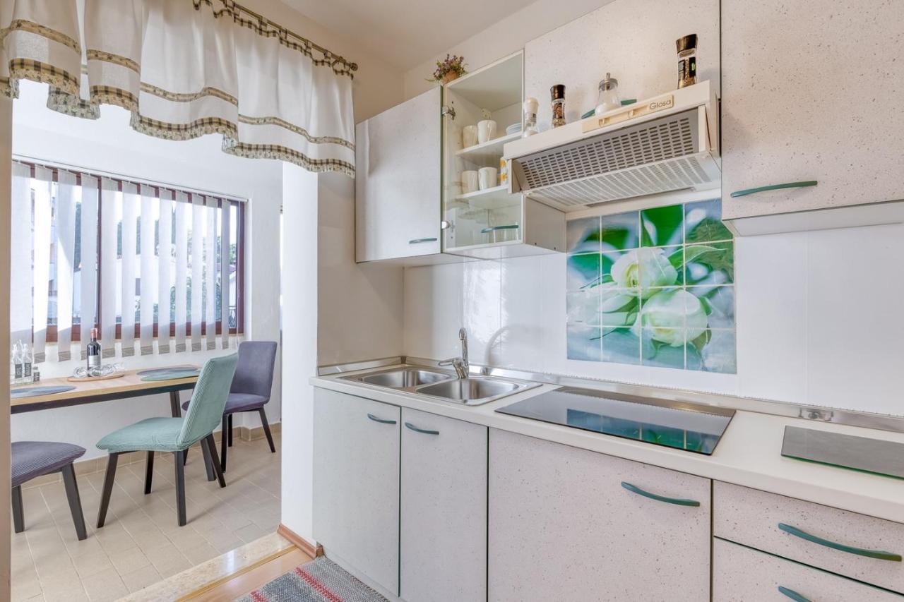 Apartment Lucijan ポレッチ エクステリア 写真