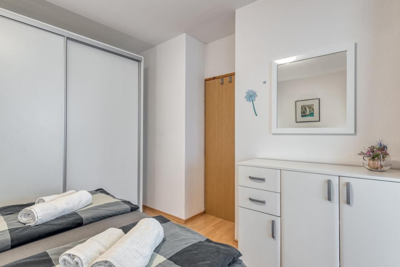 Apartment Lucijan ポレッチ エクステリア 写真