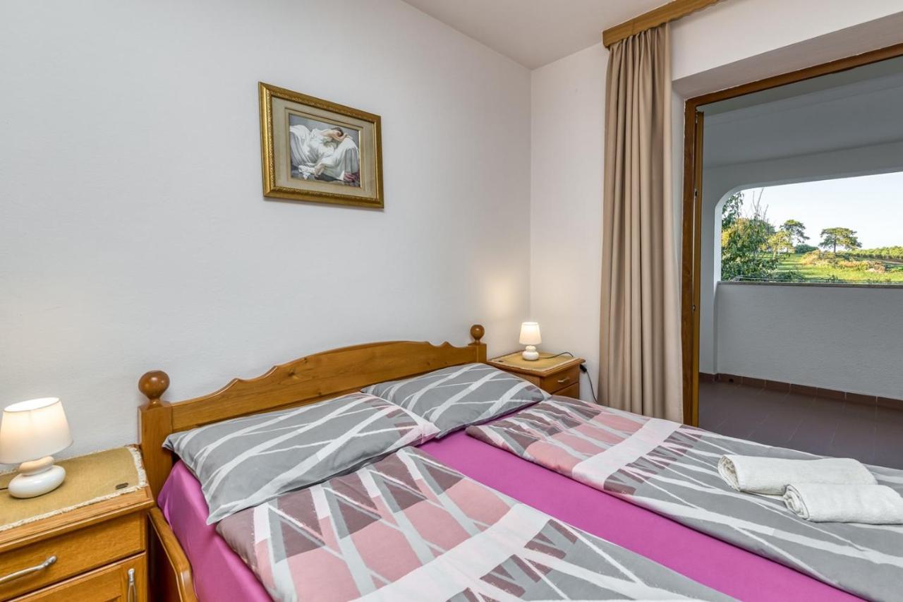 Apartment Lucijan ポレッチ エクステリア 写真